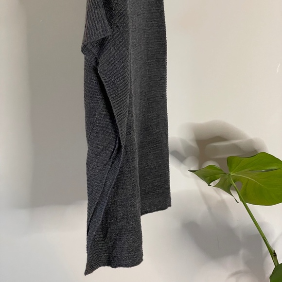 Grey Sleeveless Cardigan - Picture 5 of 7